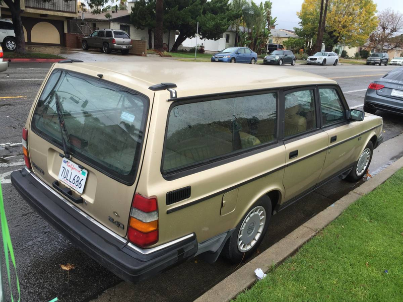 Illustration for article titled For $2,985, Could This 1992 Volvo 240 Be The Last Car You'll Ever Need?